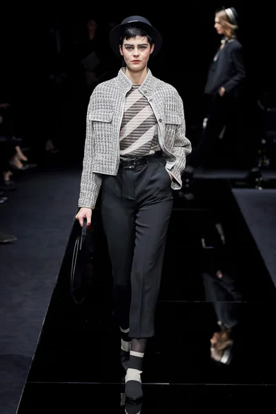 Look 19